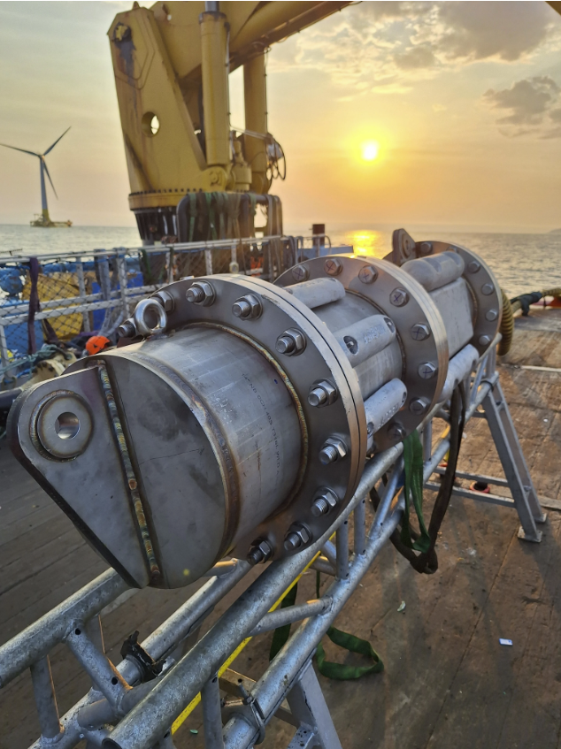 Shot of machinery on the deck of the BiMEP platform.