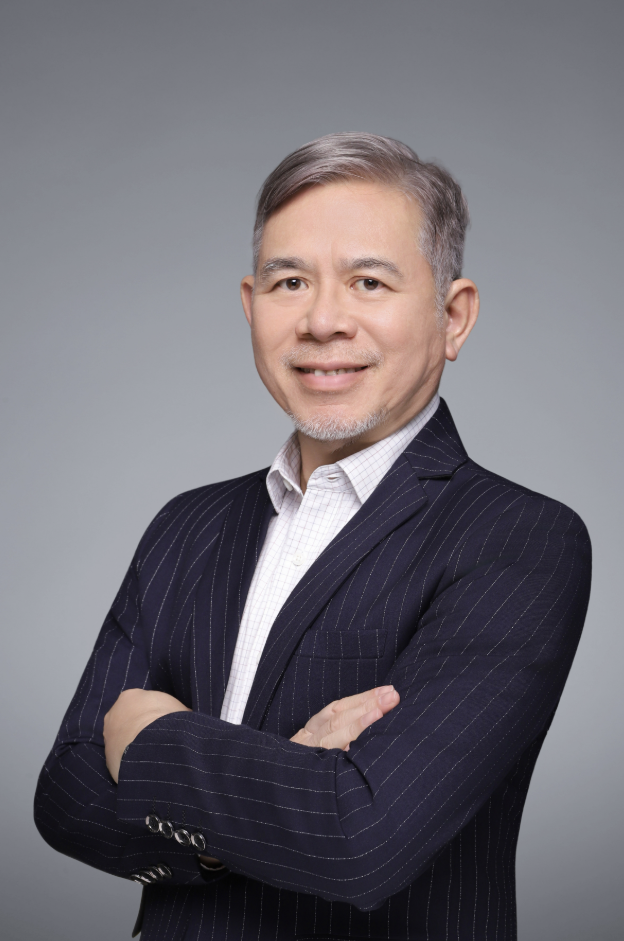 Portrait photo of Thomas Lo